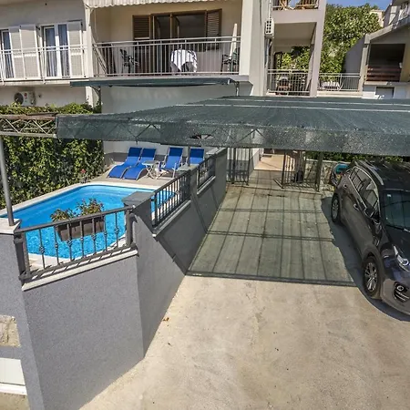 Apartmán Family-friendly With Swimming Pool - Split - 7539 Podstrana