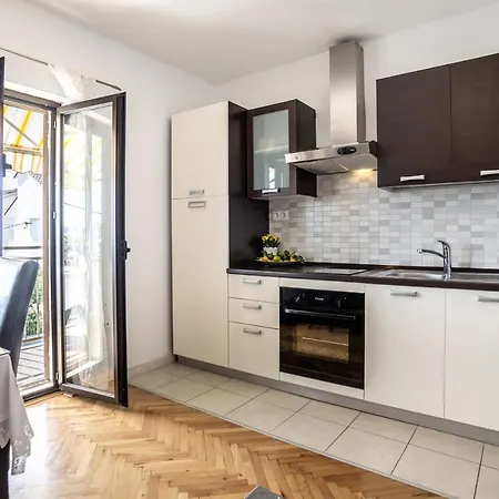 Family-friendly With Swimming Pool - Split - 7539 Apartmán Podstrana