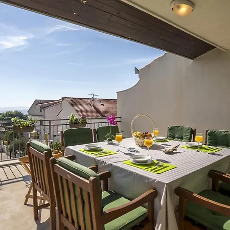 Family-friendly With Swimming Pool - Split - 7539 Apartmán
