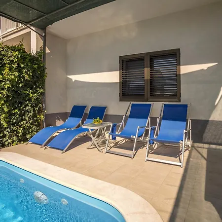 Family-friendly With Swimming Pool - Split - 7539 Apartmán *